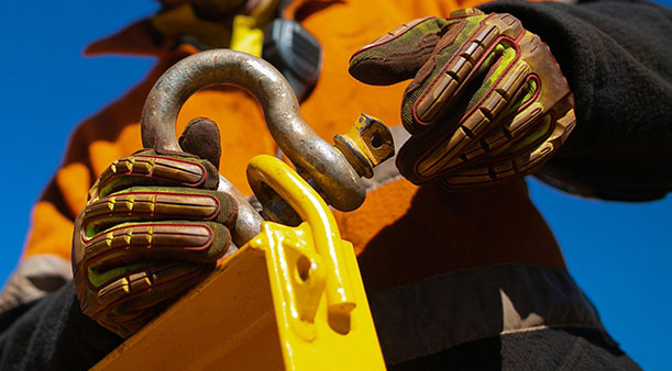 Ce mănuși de lucru porți?